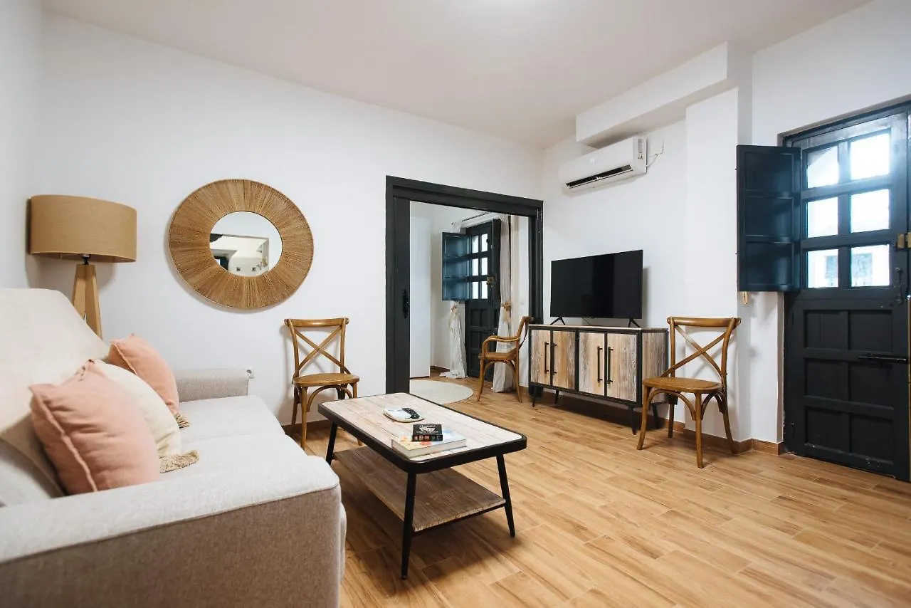 Ferienwohnung Aitana'S Retreat With Charming Garden Sevilla Apartment