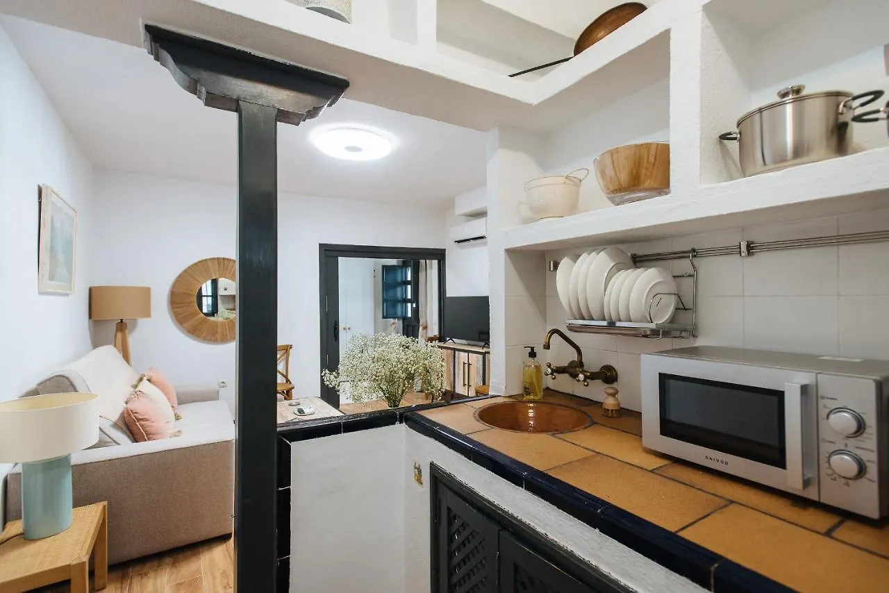 Ferienwohnung Aitana'S Retreat With Charming Garden Sevilla Apartment