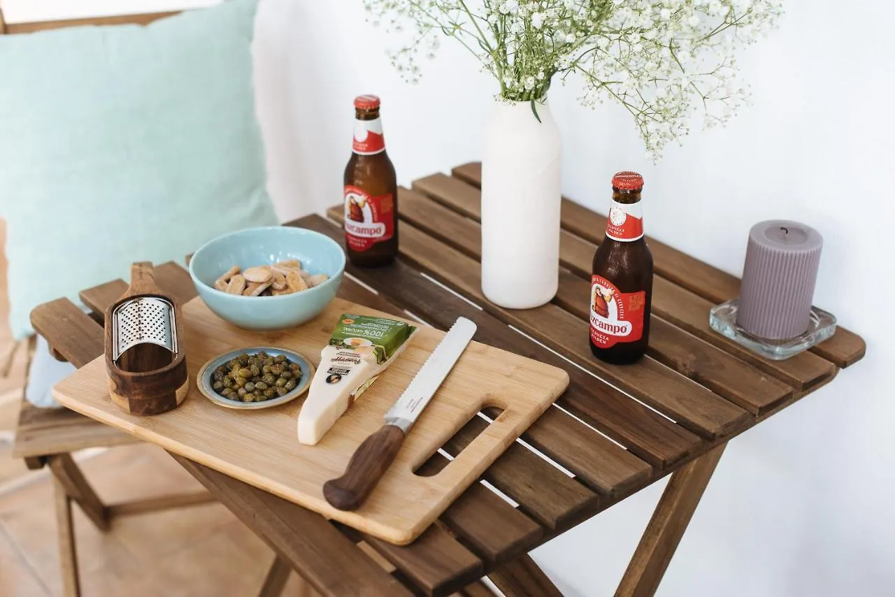Apartamento Aitana'S Retreat With Charming Garden Sevilla