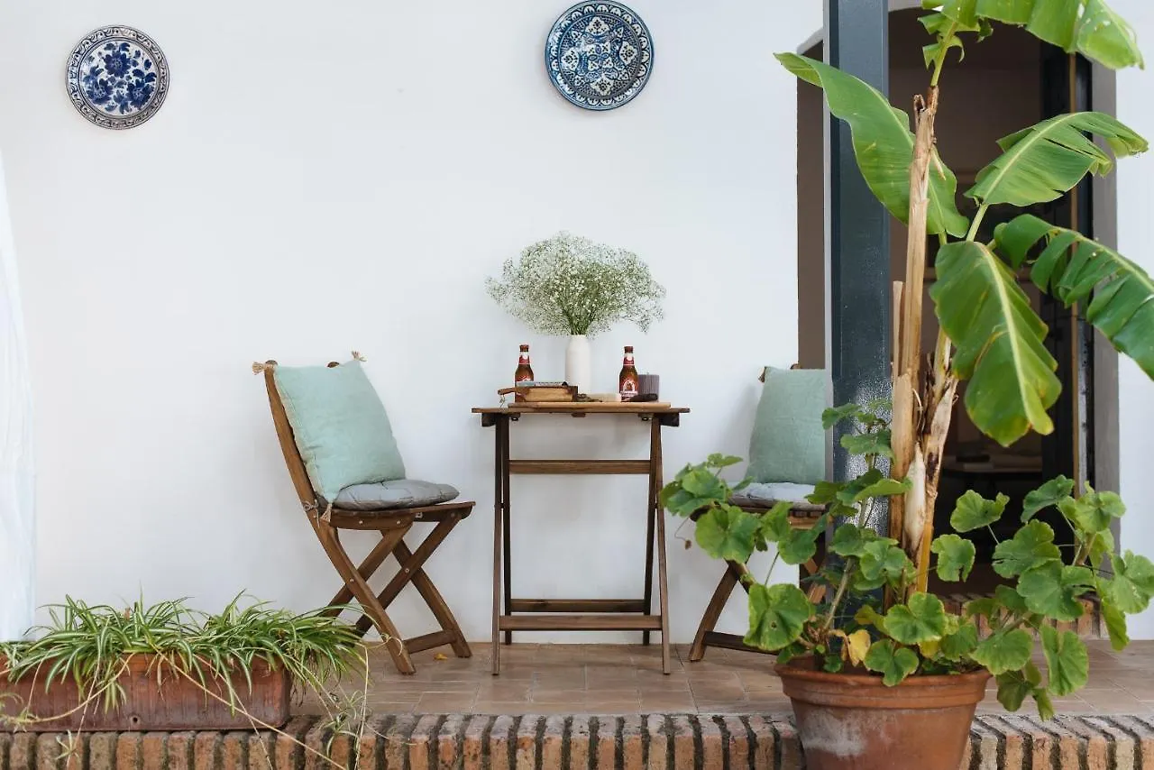 Apartamento Aitana'S Retreat With Charming Garden Sevilla